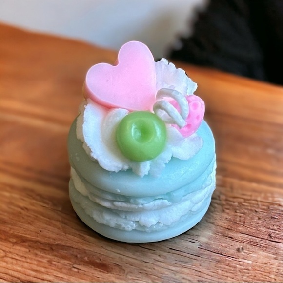⚠️SALE Candle // Handmade Light Blue Life Size Macaroon Candle SEND OFFERS - Picture 2 of 4